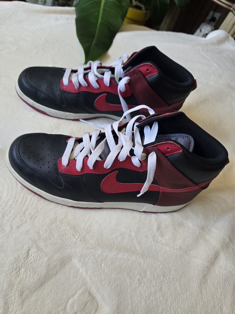 Nike Dunk High Men’s Black and Red High-Top Sneakers with White Laces